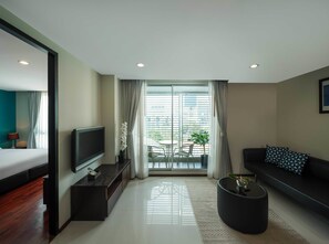 Standard Double Room, 2 Bedrooms | Living area