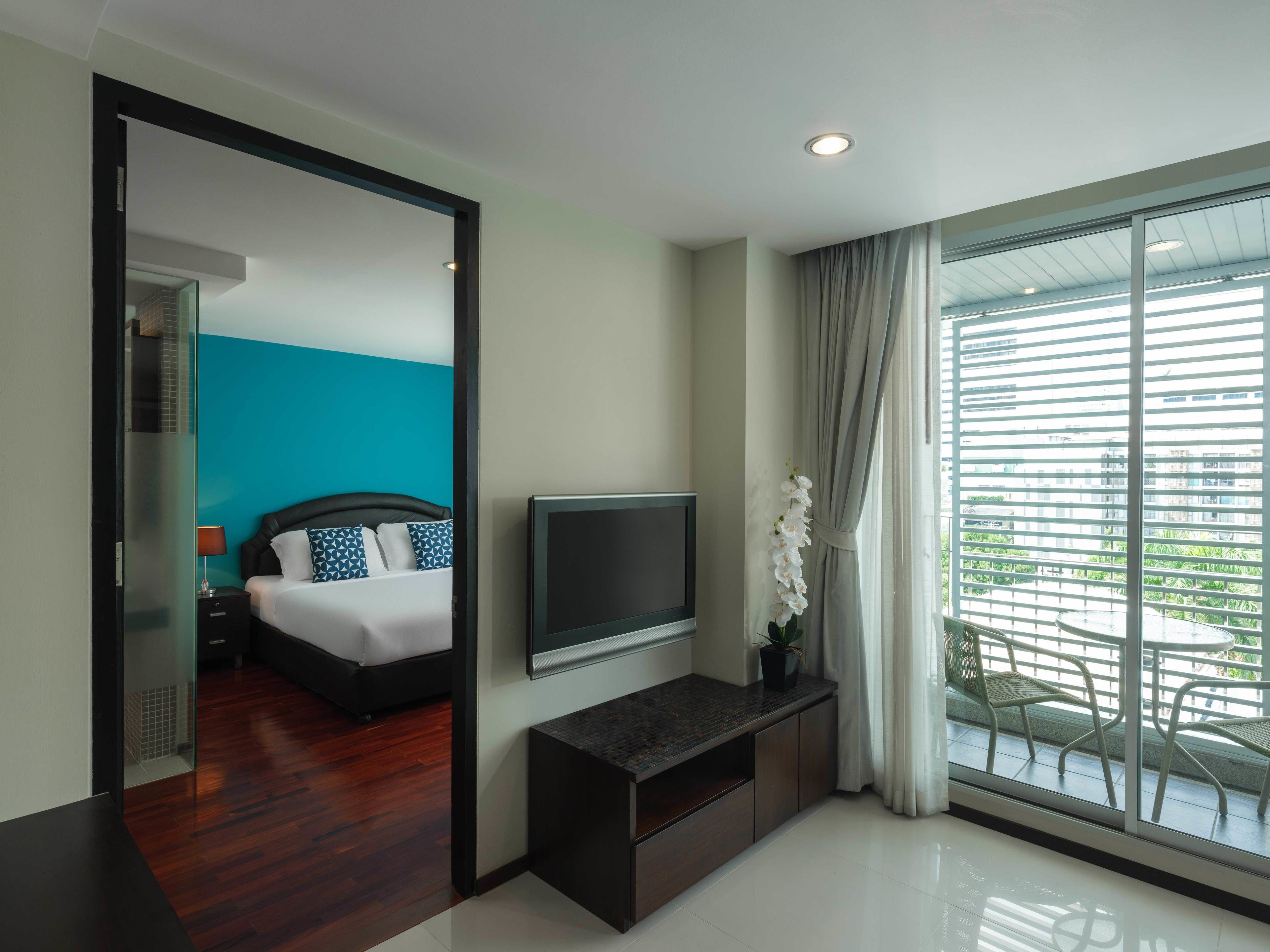 standard double room, 2 bedrooms | in-room safe, desk, blackout curtains, soundproofing