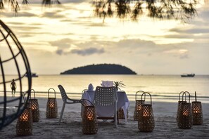 Couples dining - Naia Resort (Sihanoukville)