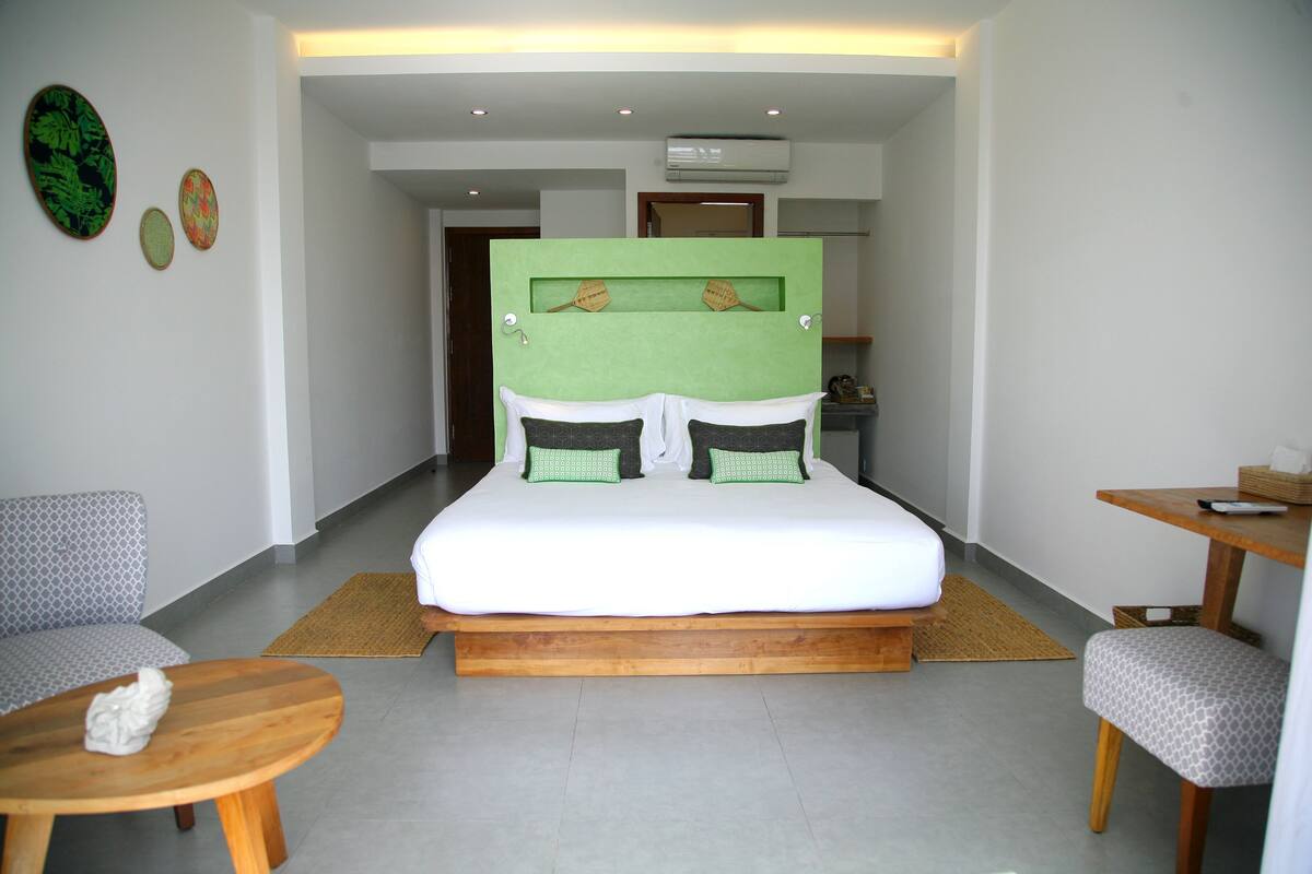 Down comforters, minibar, in-room safe, desk