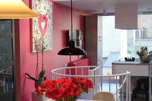 Dagelijks continentaal ontbijt inbegrepen