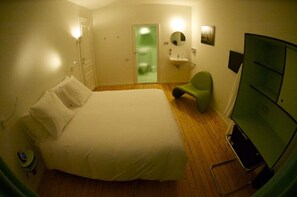 Decoración personalizada, wifi gratis y ropa de cama 