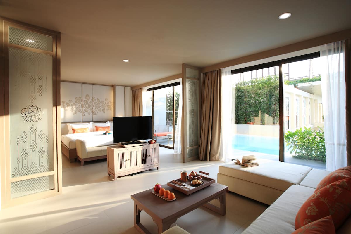 Junior Suite Pool Access | 1 bedroom, in-room safe, desk, free WiFi