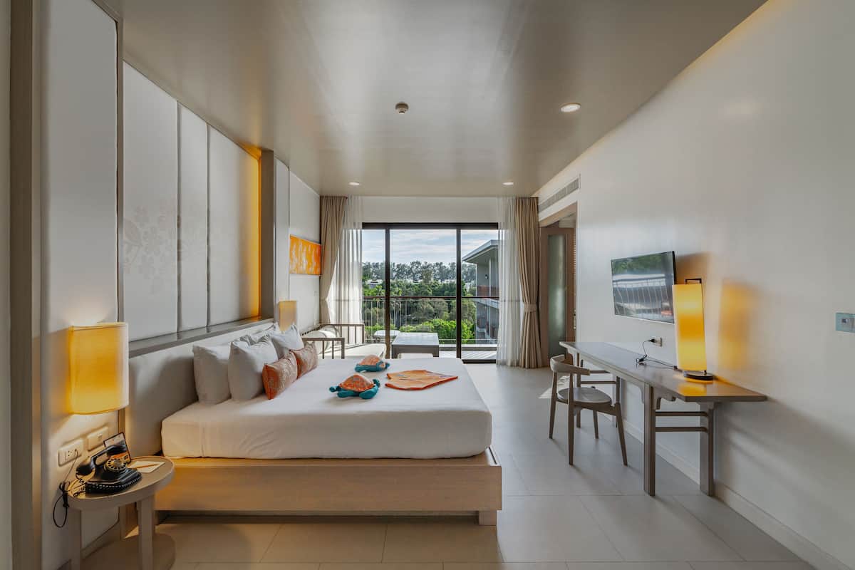 deluxe room, pool view | view from room