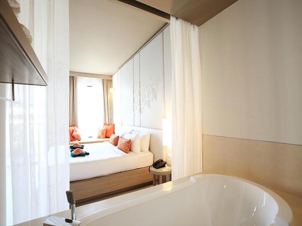 In-room safe, desk, free WiFi, wheelchair access