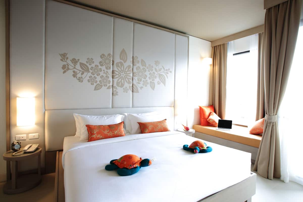Superior Room, Pool View | 1 bedroom, in-room safe, desk, free WiFi