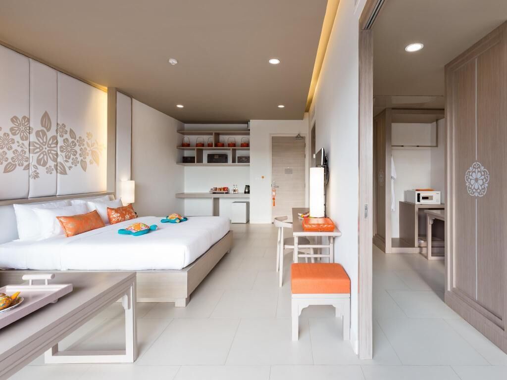 In-room safe, desk, free WiFi, wheelchair access