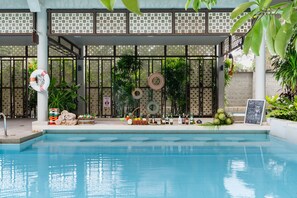 Poolside bar - Proud Phuket (Sa Khu)