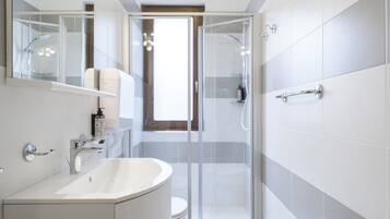 Apartment, 1 Bedroom | Bathroom | Shower