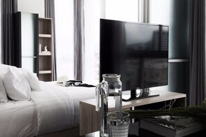Honeymoon Suite | Minibar, desk, blackout drapes, soundproofing - The WIDE Condotel - Phuket (Phuket)