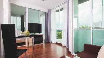 Honeymoon suite | Een minibar, een bureau, verduisterende gordijnen, geluiddichte muren