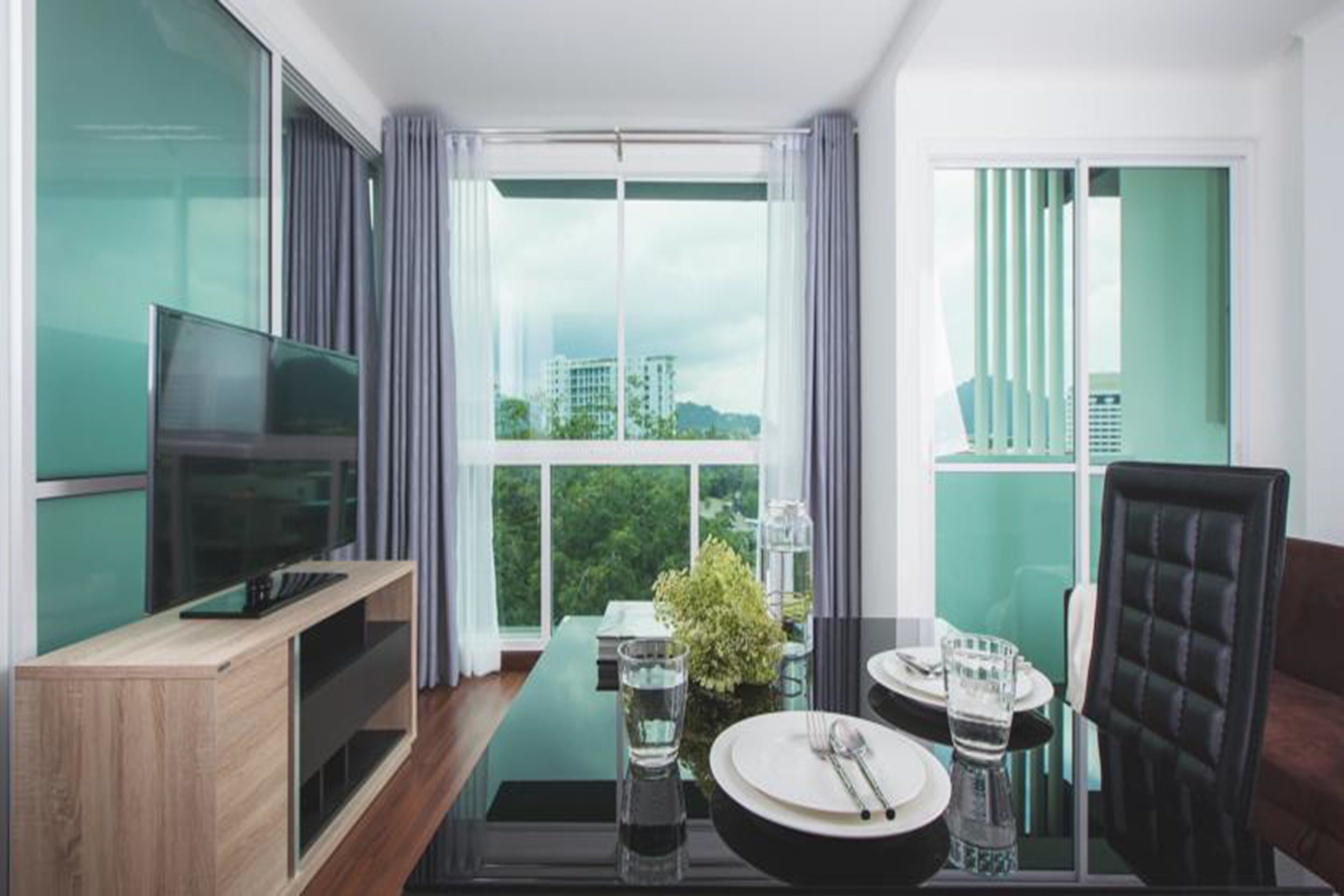 Honeymoon suite | Een minibar, een bureau, verduisterende gordijnen, geluiddichte muren