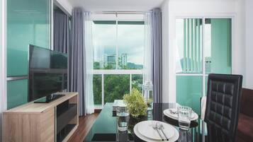 Honeymoon suite | Een minibar, een bureau, verduisterende gordijnen, geluiddichte muren