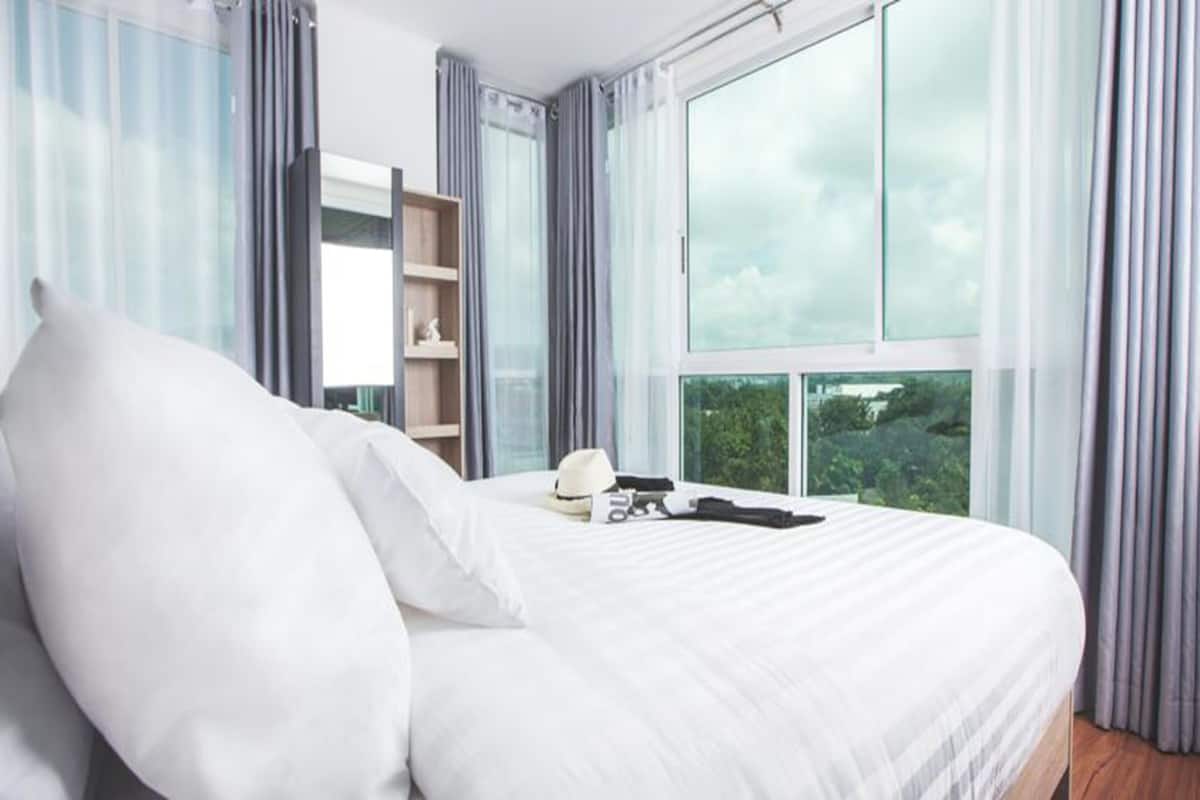 Honeymoon Suite