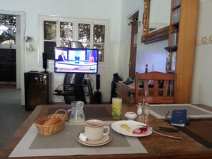 Desk, blackout drapes, free cribs/infant beds, rollaway beds - Hotel Restaurant Coté Sud (Lomé)