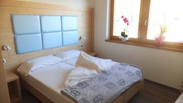 1 bedroom, Frette Italian sheets, premium bedding, down comforters