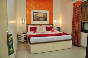Habitación estándar con 1 cama matrimonial o 2 individuales, 1 cama matrimonial, baño privado | Escritorio, camas extra y wifi gratis