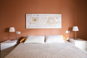 Cortinas blackout, tabla de planchar con plancha y wifi gratis 