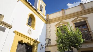 Vista frontal de la propiedad