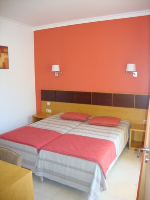 Iron/ironing board, free cots/infant beds, rollaway beds, free WiFi - Apartamentos Mantamar II (Vila Real Santo Antonio)