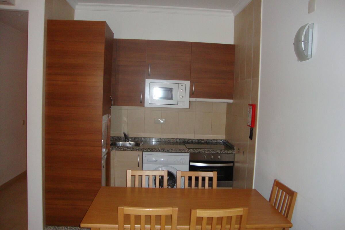 Departamento, 2 habitaciones, balcón | Cocineta privada | Refrigerador, microondas, parrilla de estufa y lavavajillas