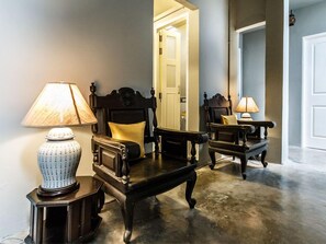 Basic Quadruple Room, 1 Bedroom | Bathroom | Shower, free toiletries - MeeTangNangNon Bed&Breakfast (Ratsada)