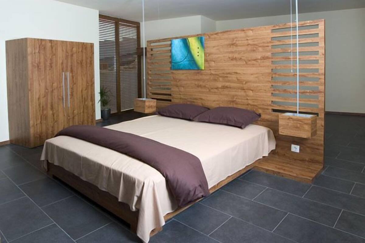 Studio, balcon, vue sur la mer | Coffre-fort, accès au Wi-Fi (inclus), literie fournie