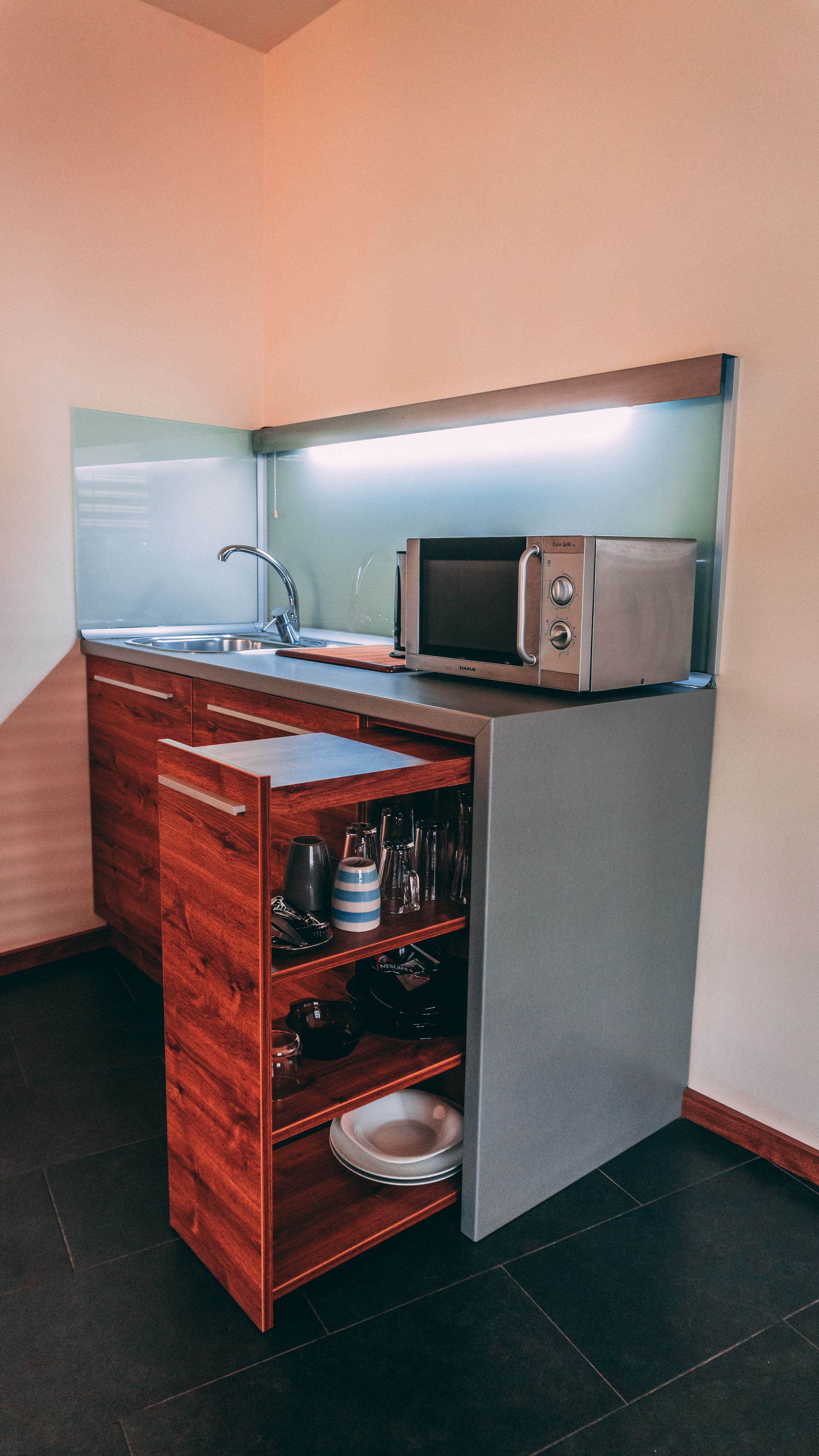 studio, balcony, sea view | private kitchenette | electric kettle