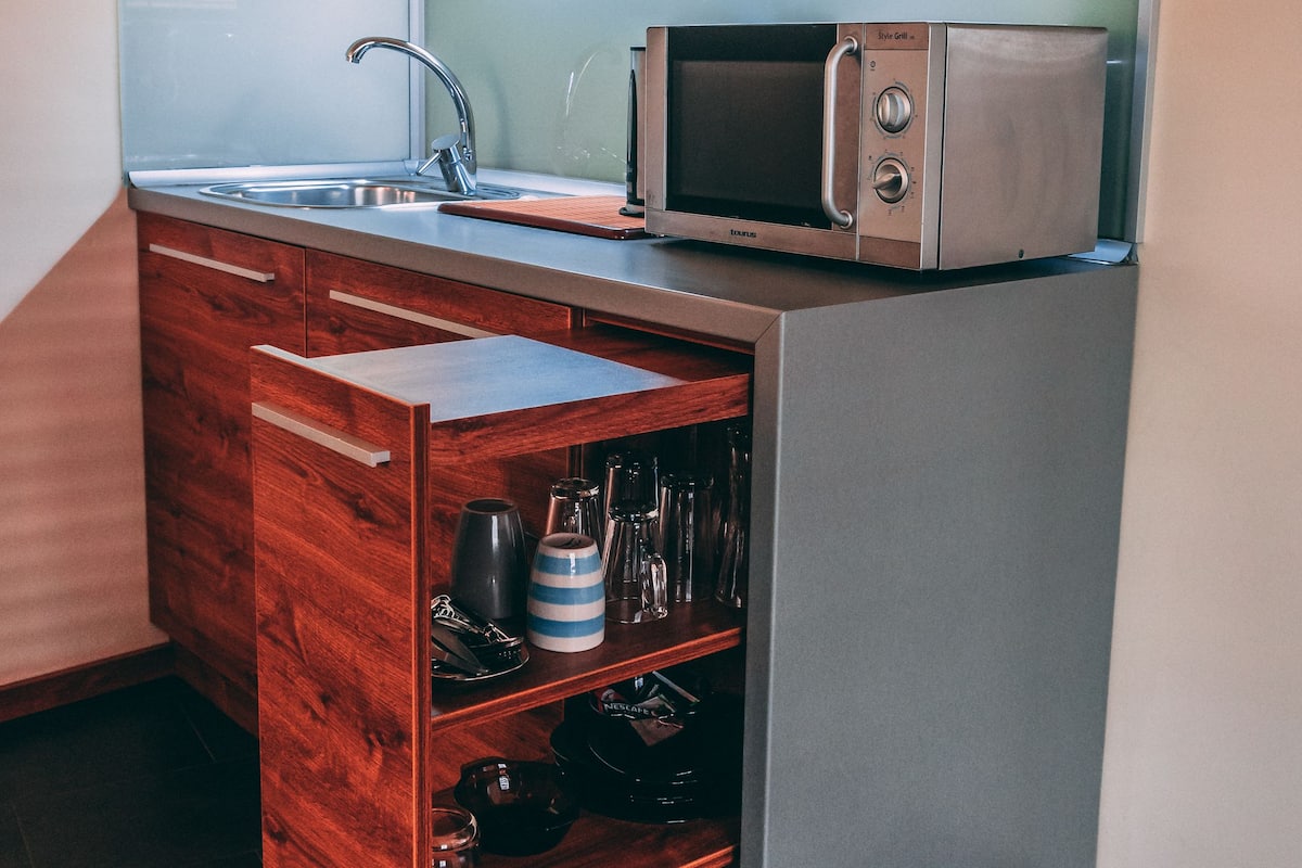 studio, balcony, sea view | private kitchenette | electric kettle