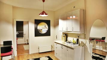 Estudio familiar, 1 habitación | Cocineta privada