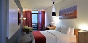 Premium bedding, in-room safe, desk, iron/ironing board - Hotel Swakopmund (Swakopmund)
