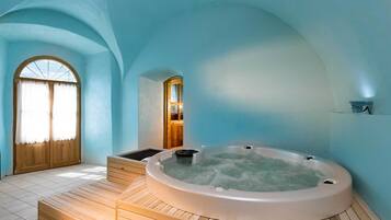 Indoor spa tub