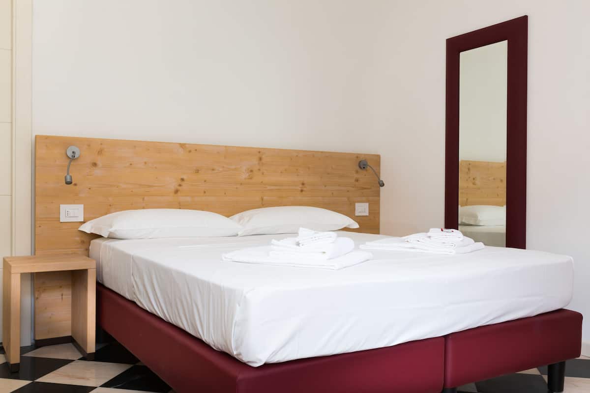 Premium bedding, down duvets, desk, free WiFi