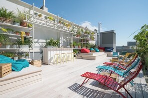 شرفة على السطح