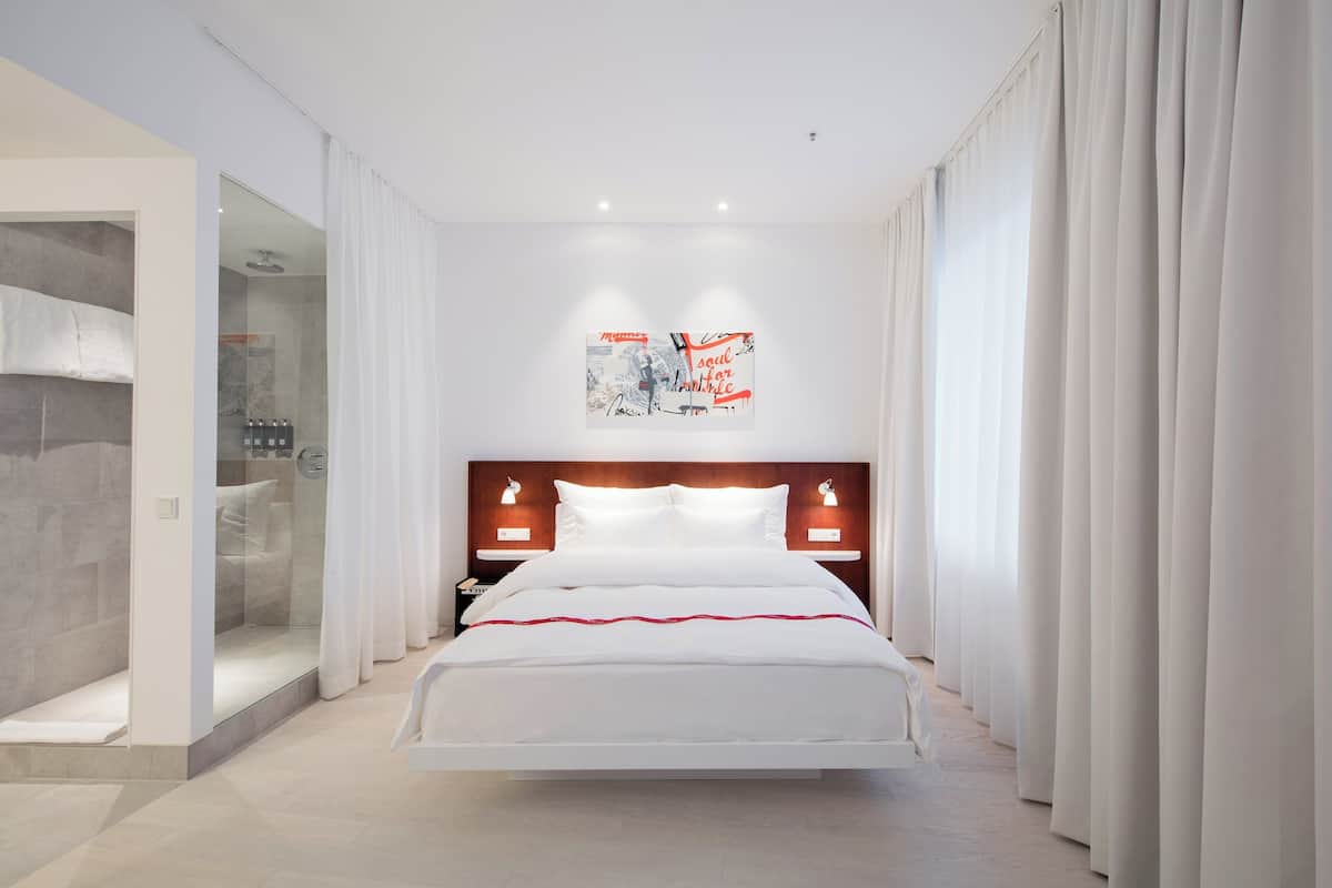 Ropa de cama de alta calidad y camas con pillow-top