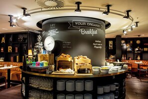 Daily buffet breakfast (EUR 24 per person) - Ruby Marie Hotel Vienna (Vienna)