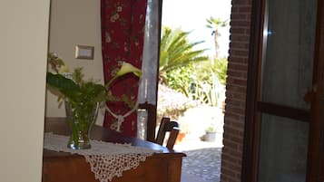 Vierbettzimmer, Gartenblick | Blick auf den Innenhof
