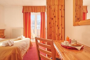 In-room safe, desk - Family Hotel Polsa (Brentonico)