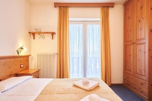 Chambre Double Confort | Coffres-forts dans les chambres, bureau