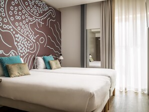 ห้องสแตนดาร์ด, เตียงเดี่ยว 2 เตียง | ผ้านวมขนเป็ด, ตู้นิรภัยในห้องพัก, ห้องพักตกแต่งอย่างมีเอกลักษณ์