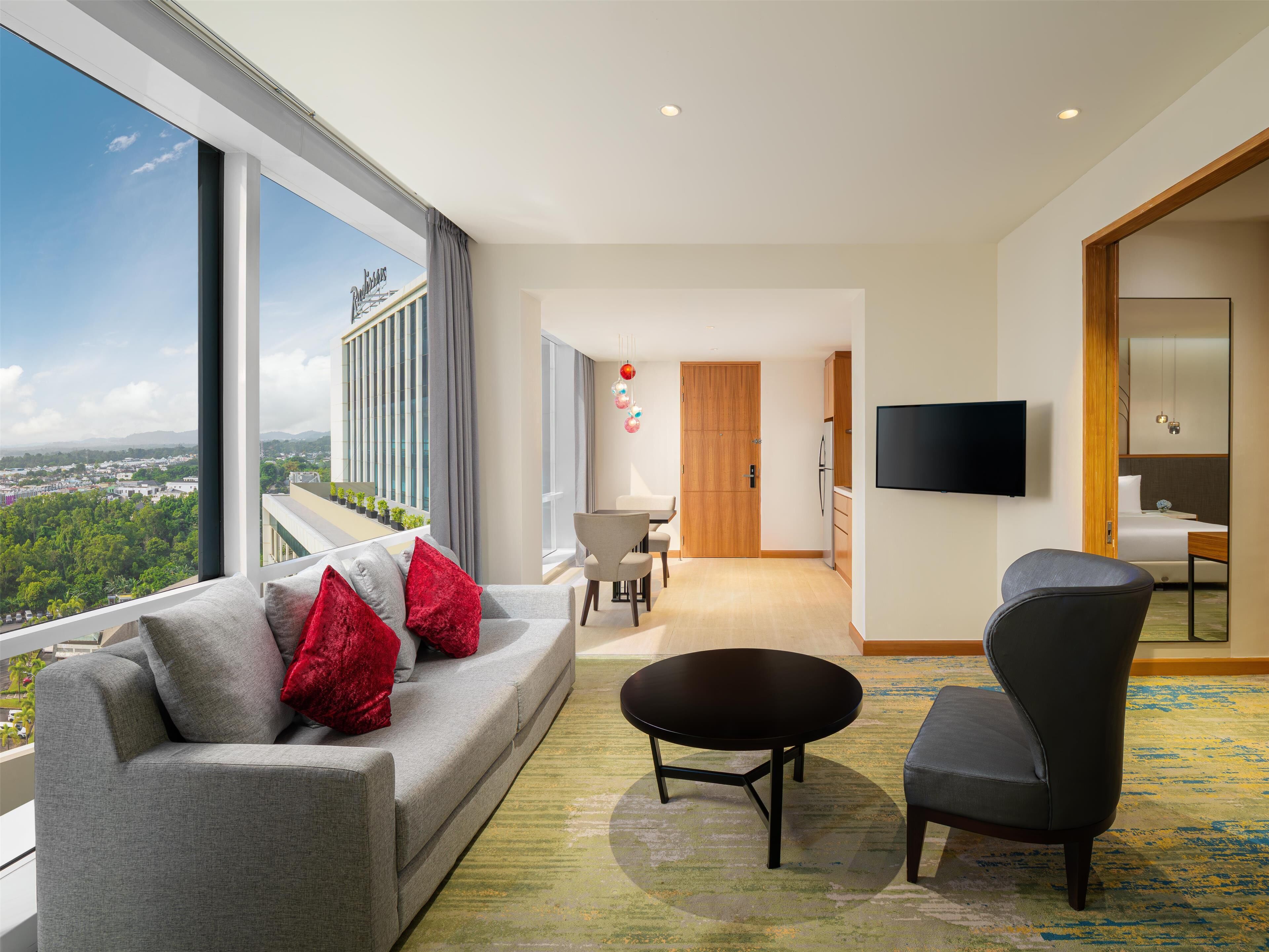 Suite, 1 Schlafzimmer, Stadtblick | Hochwertige Bettwaren, Zimmersafe, Schreibtisch, schallisolierte Zimmer