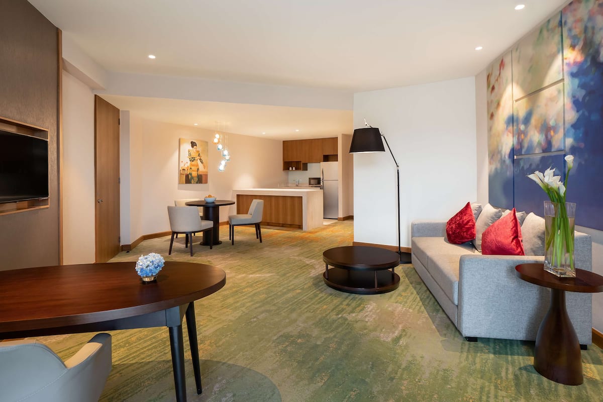 Phòng Suite Executive, quang cảnh sân golf | Bộ đồ giường cao cấp, két bảo mật tại phòng, bàn, phòng cách âm
