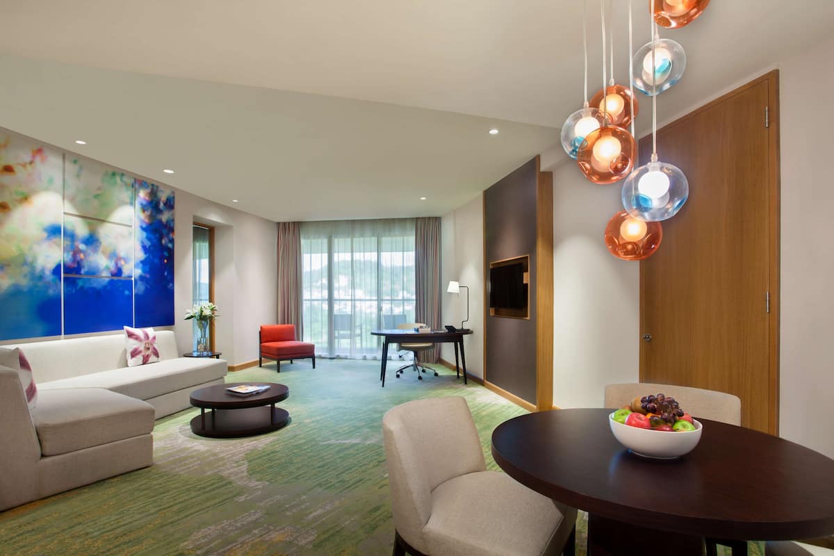 Executive Suite, Golf View | 1 bedroom, premium bedding, in-room safe, desk