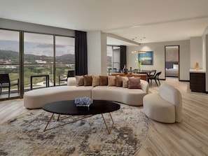 Premium bedding, in-room safe, desk, soundproofing - Radisson Golf & Convention Center Batam (Batam)