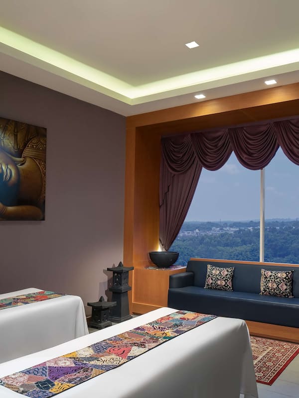 Couples treatment rooms, body treatments, hydrotherapy, aromatherapy