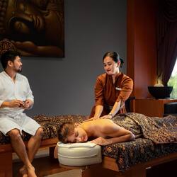 Couples treatment rooms, body treatments, hydrotherapy, aromatherapy