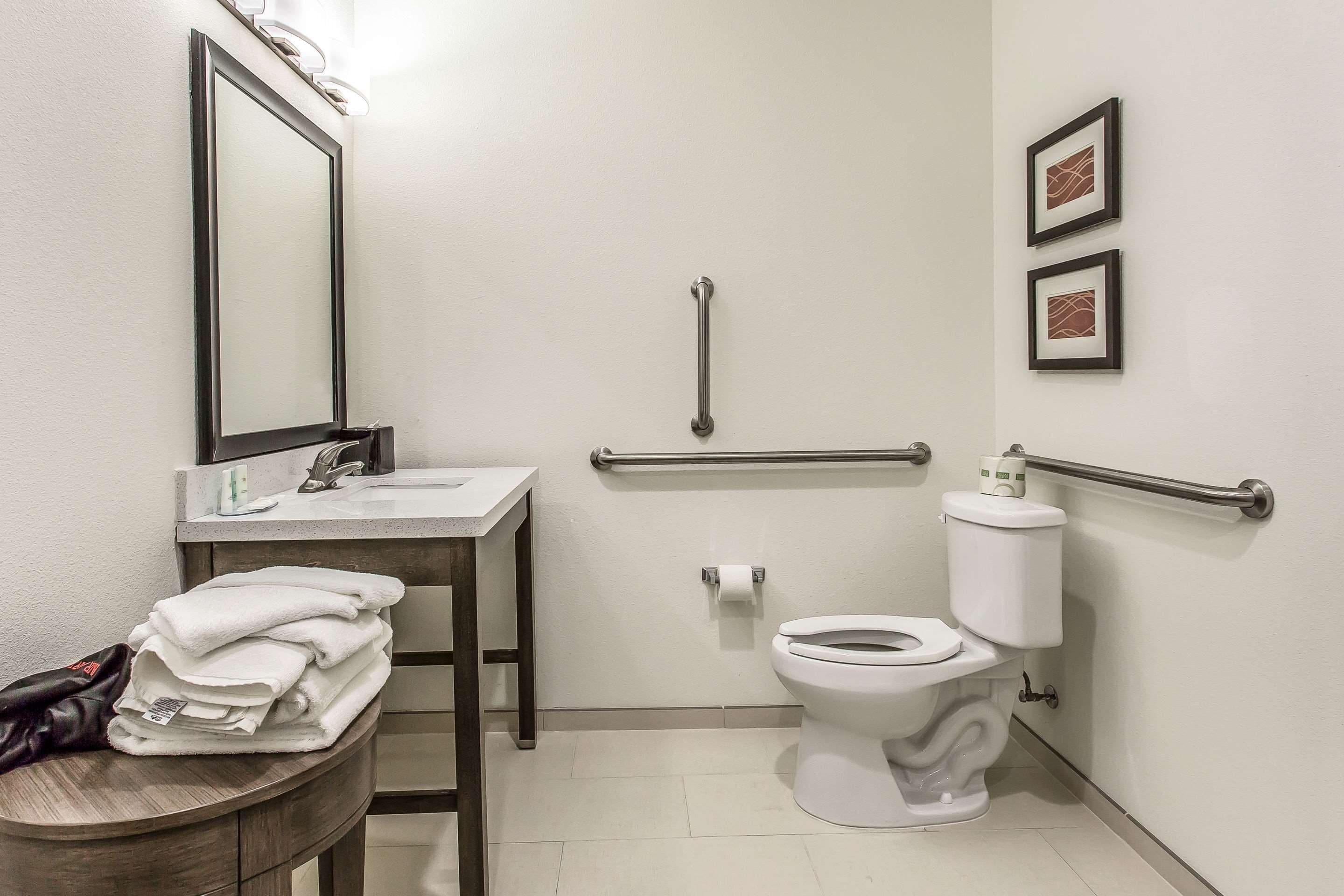 1 bedroom, premium bedding, desk, blackout curtains