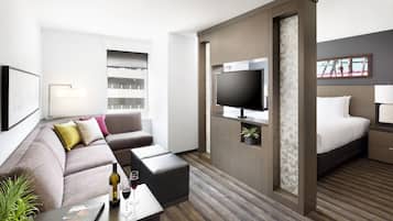 1 habitación, caja de seguridad en la habitación y escritorio