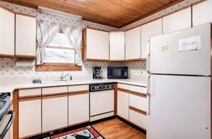 บ้านพัก, 3 ห้องนอน | ครัวส่วนตัว | ตู้เย็น, ไมโครเวฟ, เตาอบ, เตาประกอบอาหาร