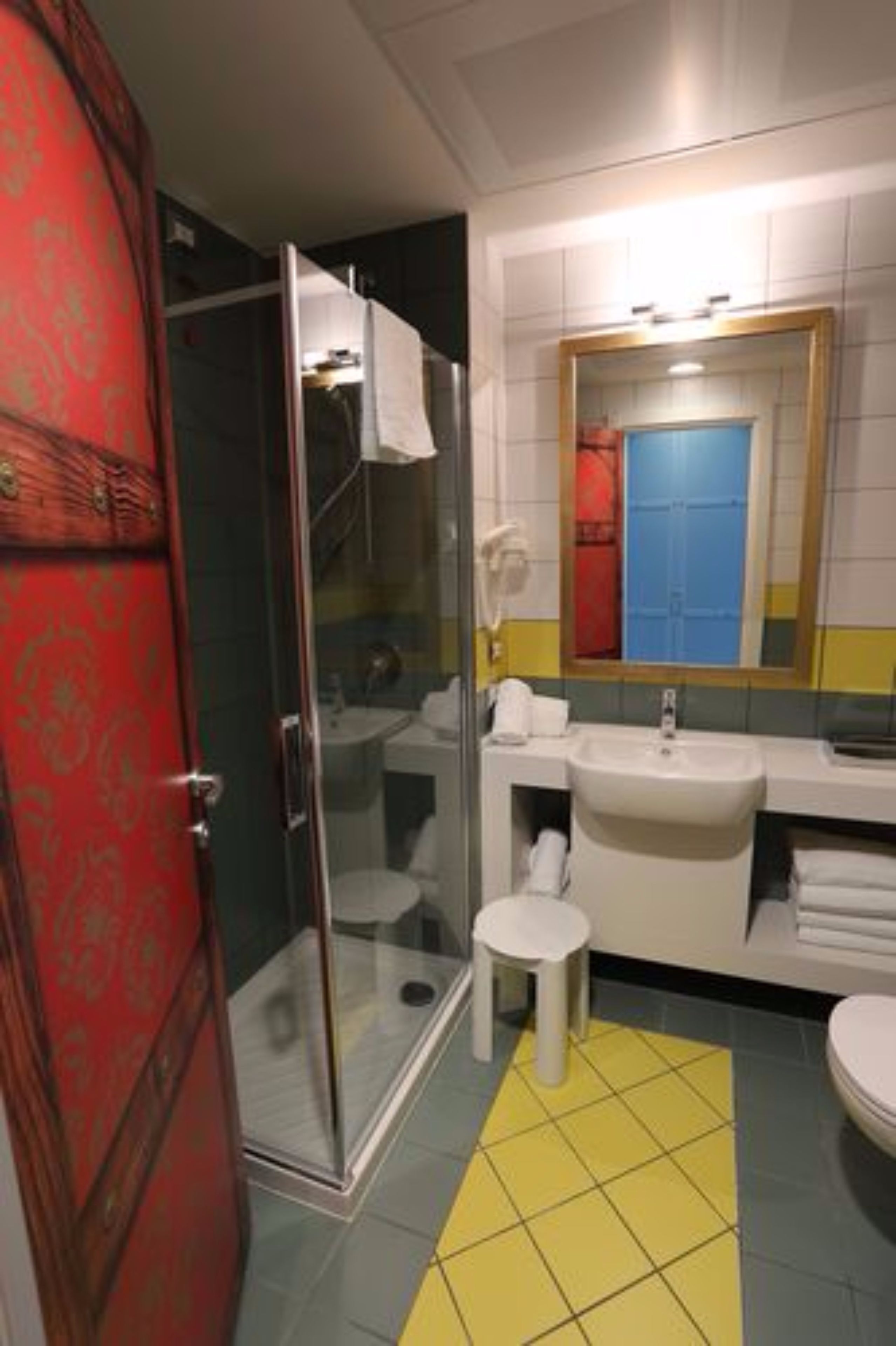 shower, hair dryer, bidet, towels